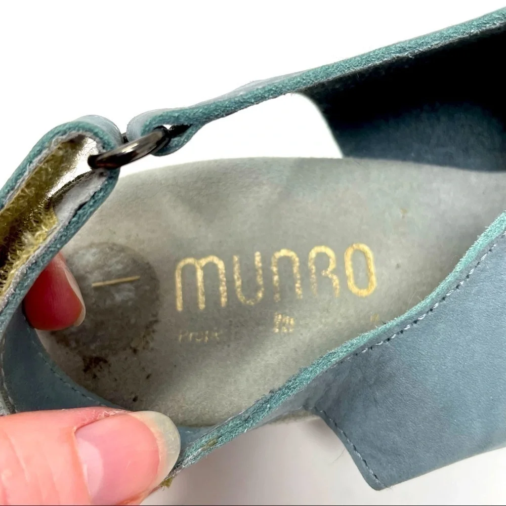 Munro Blue Leather Sandals | Size 8